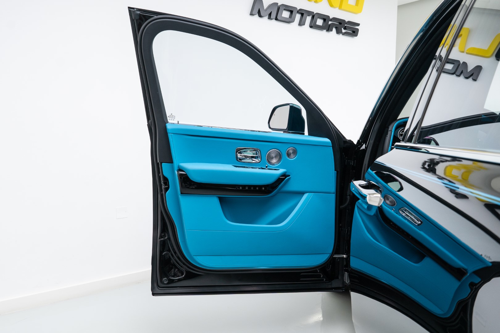 2025 ROLLS ROYCE CULLINAN | GCC | SANCTUARY SEATS | BESPOKE SOUND SYSTEM | CURTAINS